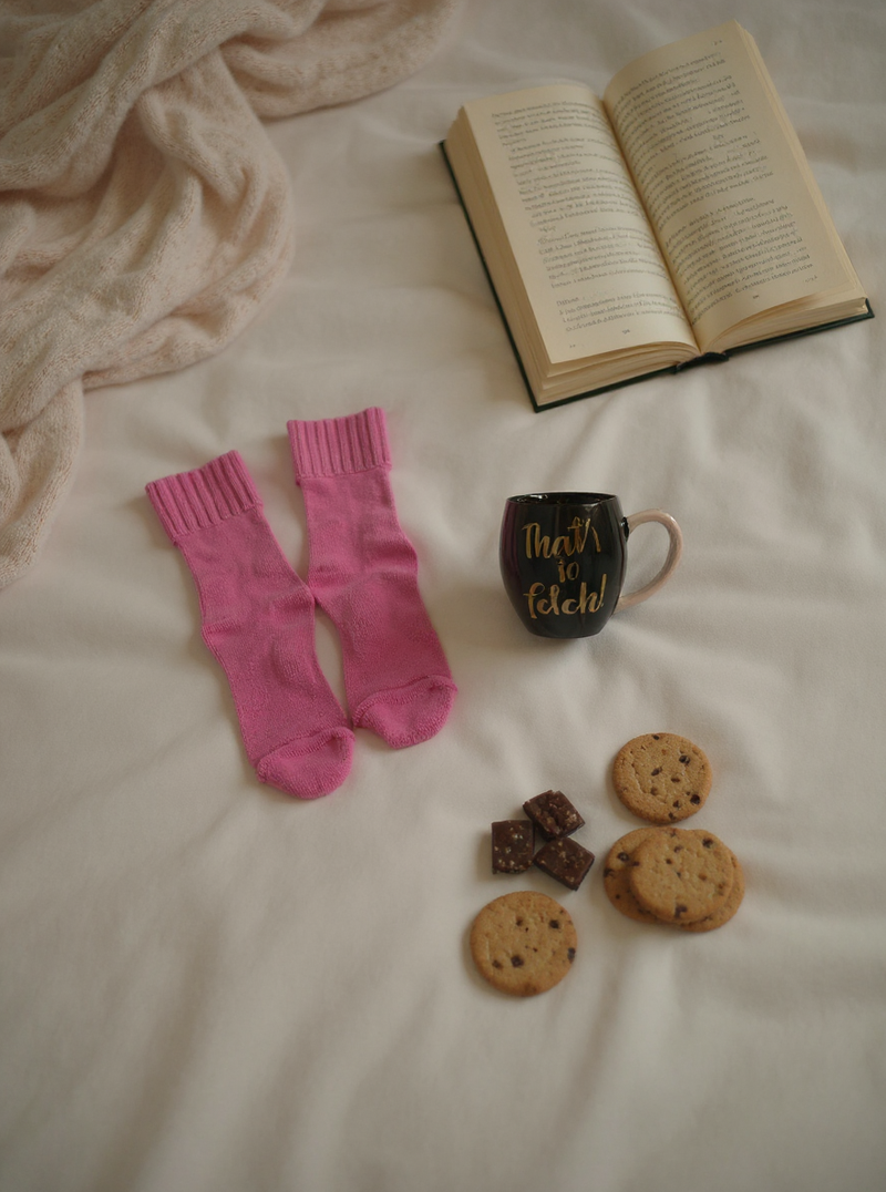 That’s So Fetch Chic Mug and Simple Pink Socks Set