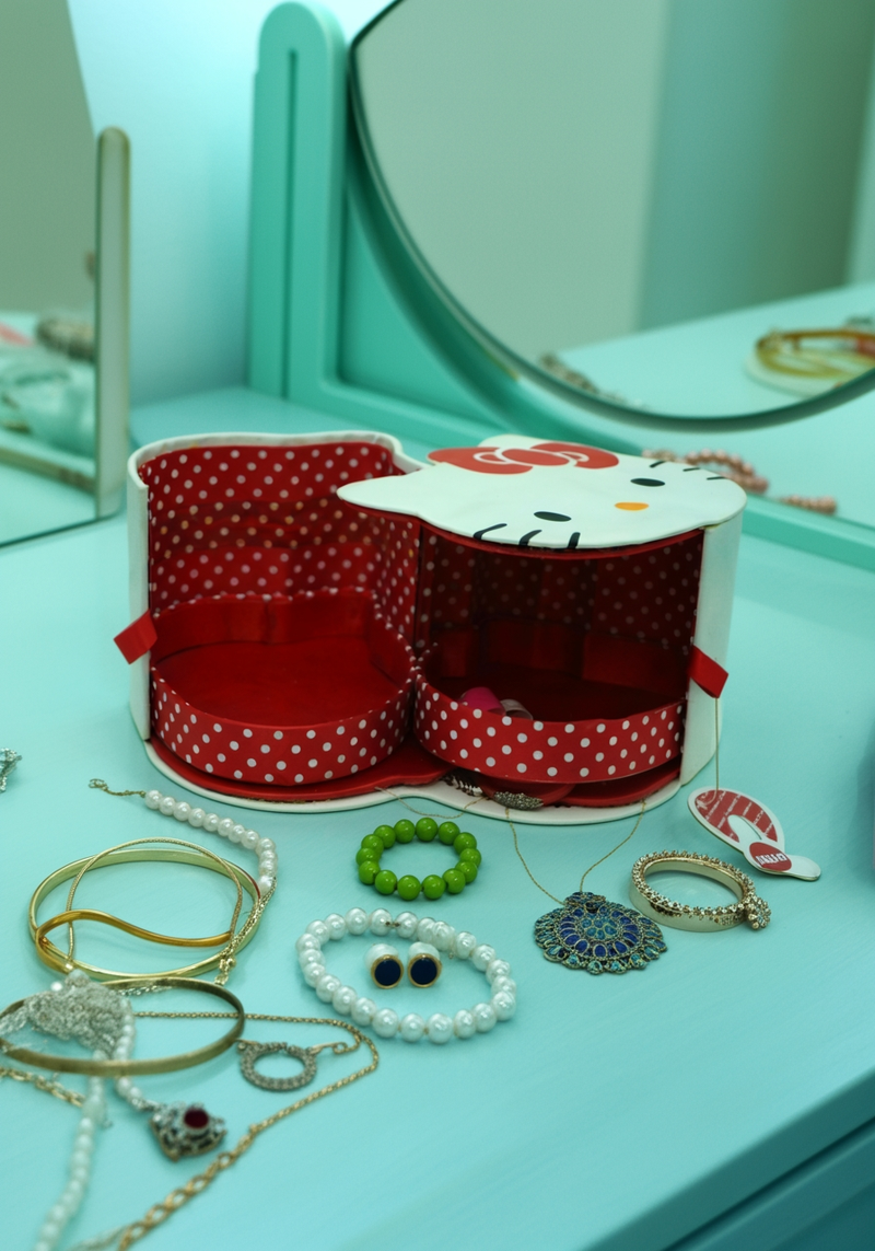 Hello Kitty's Keepsake Treasure Box