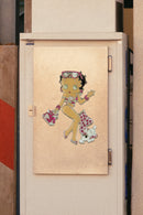 Betty Boop Fridge Magnet Beach Babe Betty is in a flowery beach wear in pink and white posing with her pet pudgy. This fridge magnet sticks easily to the fridge or any other magnetic surface where magnets can stick to. Exclusively Available at Reliance Gifts www.reliancegifts.co.uk