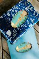 Betty Boop Fridge Magnet Jungle Queen Betty is wearing a golden animal print dress posing with butterflies. This fridge magnet sticks easily to the fridge or any other magnetic surface where magnets can stick to. Exclusively Available at Reliance Gifts www.reliancegifts.co.uk