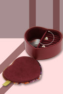 One Direction Jewelry Box A lovely brown color jewelry box featuring images of all five Harry Styles, Liam Payne, Louis Tomlinson, Niall Horan and Zayan Malik from the group on top. This jewelry box is an ideal gift for your friends and family . Exclusively Available at Reliance Gifts www.reliancegifts.co.uk .