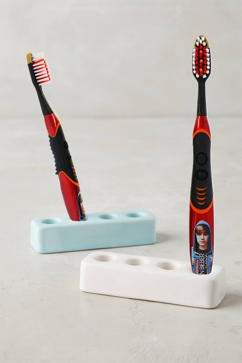 Justin Bieber Sonic Toothbrush -Red looks great with a cute picture of Justin Bieber on the handle looking back at you. Easily Replaceable Brush Head includes a tongue and cheek cleaner. 2 buttons = on and off on the brush handle. It has a replaceable AAA battery is included and easy to replace.